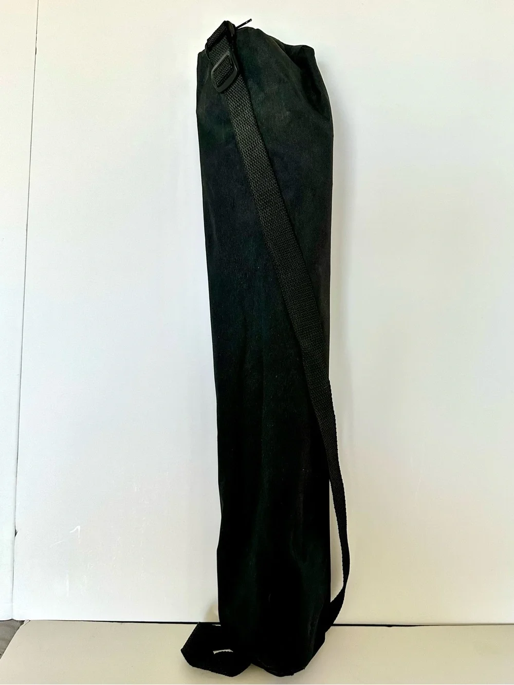 Dynex DX-NW080 Tripod w/case